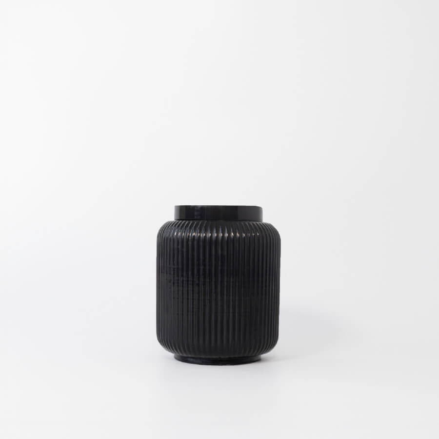 Buddy pet urn. Image of fluted contemporary urn in black.