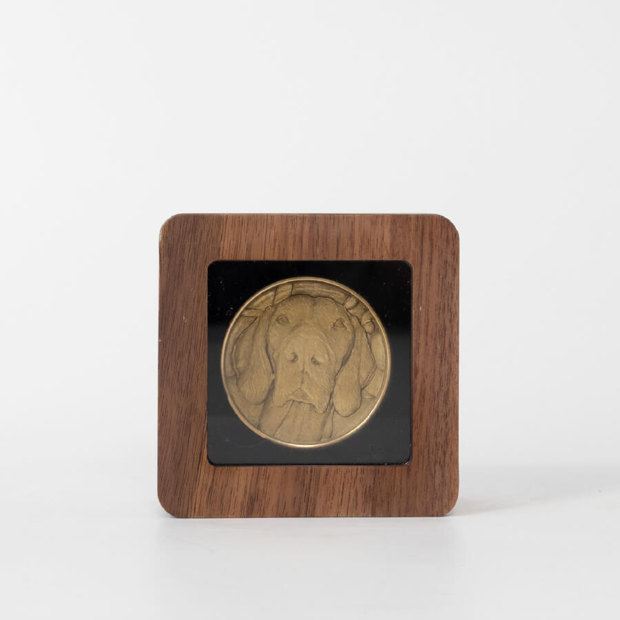 Pet keepsake. Engraved portrait coin in brass.